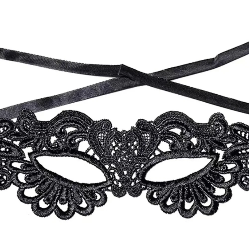 🍒NEW DETAILED LACE FACE MASK - Picture 3 of 5